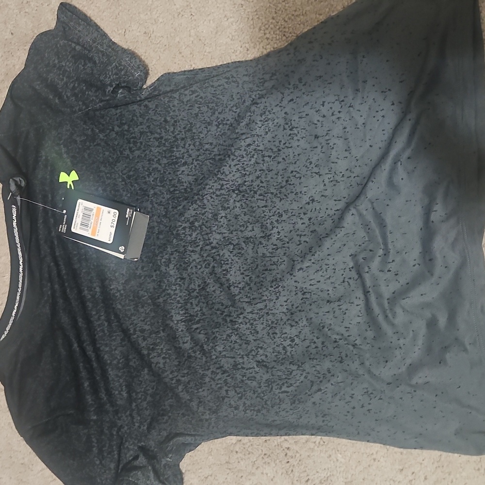 Womens under armour shirt size small